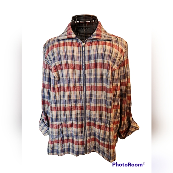 CJ BANKS  SIZE 2X. Full zip front, button roll up sleeve.  wrinkle free fabric - Picture 1 of 7
